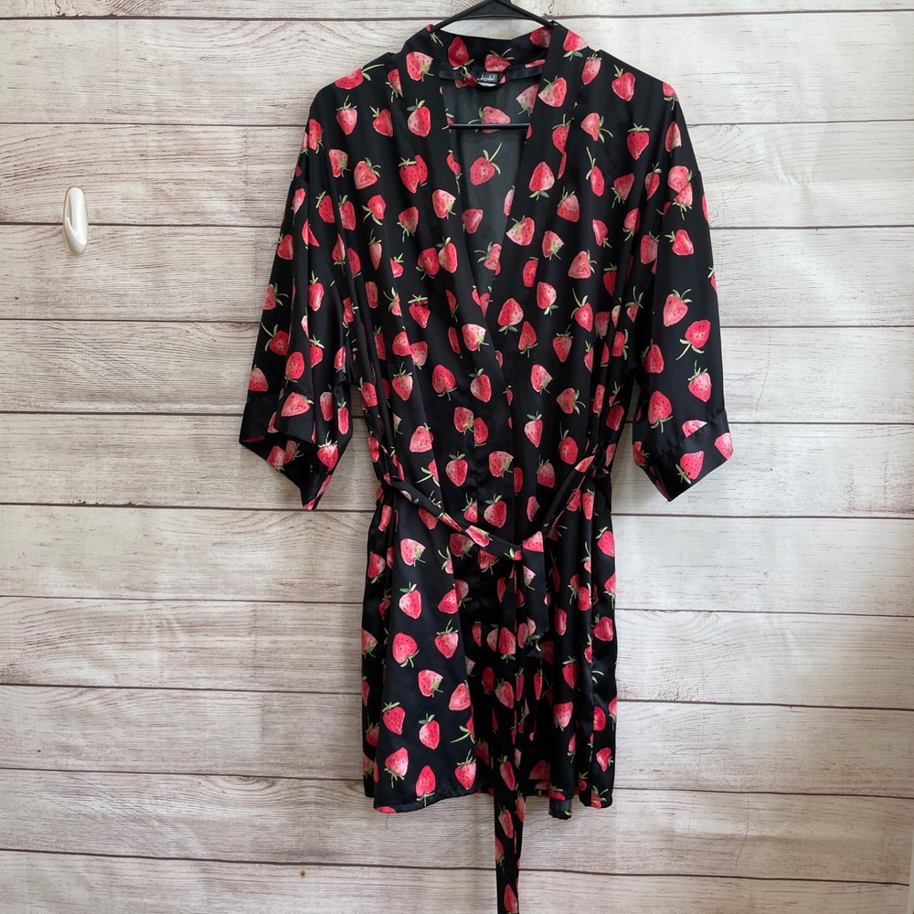 JEZEBEL SATINY ROBE IN STRAWBERRY PRINT